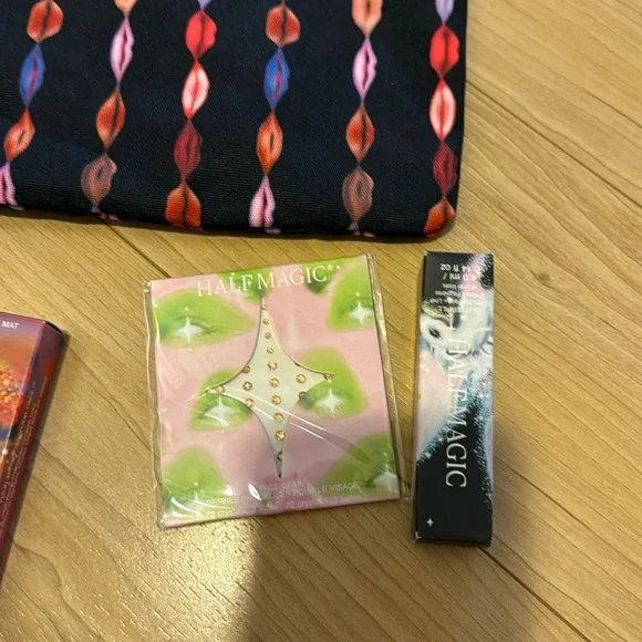 Half Magic Makeup Set - Picture 4 of 6